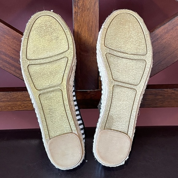 Shangu blank and white stripe new with tag size 9 slip on flats - Picture 4 of 14